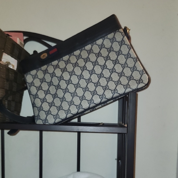Gucci Handbags - AUthentic Vintage Gucci black and Cream Women's Bag